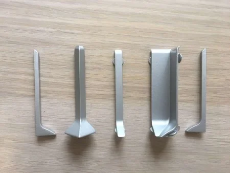 Внутренний угол для плинтуса ЭлитПроф Плоский 40  (Алюм) в Магнитогорске