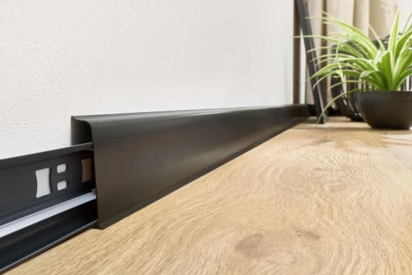 Плинтус пластиковый Arbiton INDO70 220 Чёрный матовый 2.5 м в Магнитогорске