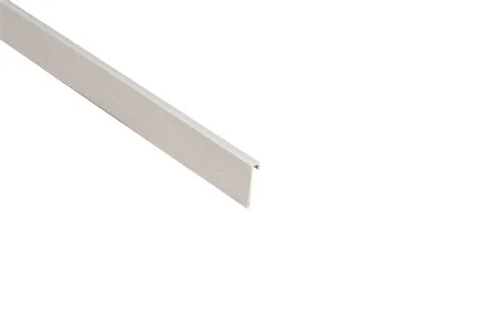 Коннелюрный плинтус Bonkeel Верхняя светло-серая часть (28х5х2200мм) в Магнитогорске