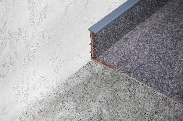 Плинтус для ковролина Korner Listwa 108 Графит 2,5м (50мм) в Магнитогорске